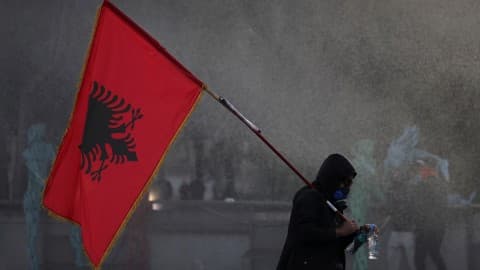 Slika uz članak: Nakon protesta u Albaniji suspendirano sedam policajaca, protiv 388 osoba pokrenut krivični postupak