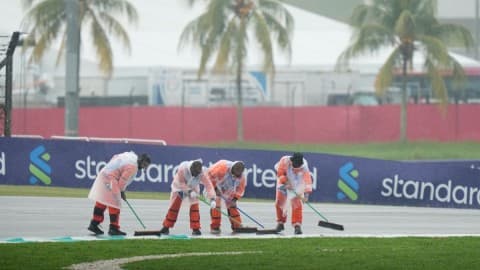 Slika uz članak: Kiša potopila Sepang: Start trke Formule 1 odložen
