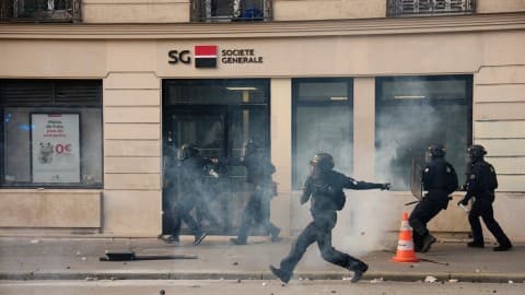 Slika uz članak: Policija ispalila suzavac, 250.000 ljudi protestovalo širom Francuske