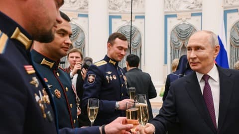Slika uz članak: Bivši njemački kancelar Šreder proslavio Putinov rođendan u Rusiji