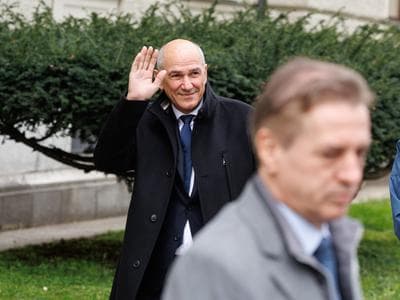 Slika uz članak: Na sto dni Janševe vlade bo delo začela Golobova vlada v senci
