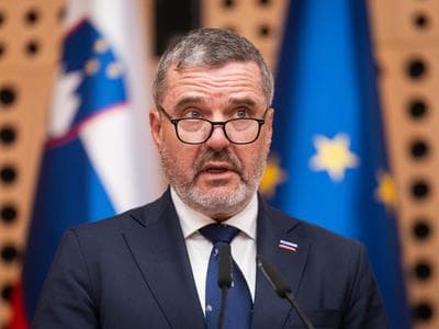 Slika uz članak: Minister Kajzer interpelacijo opozicije označil za vihar v kozarcu vode