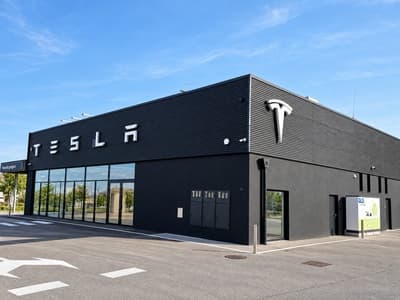 Slika uz članak: Tesla od zdaj tudi v Mariboru, to je pogled na zunanjost stavbe #foto