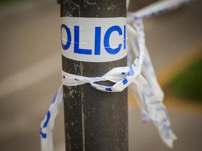 Slika uz članak: 15-letnik s skuterjem trčil v betonski zid in umrl