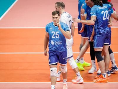 Slika uz članak: Slovenci proti Češki do zelo pomembne zmage, poškodba Urnauta