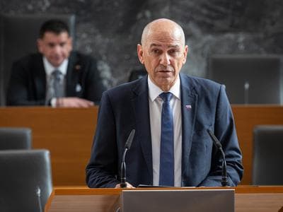 Slika uz članak: Premier Janez Janša bo odgovarjal na vprašanja poslancev