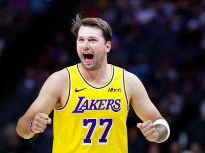 Slika uz članak: Dončić vroč ob prvem nastopu prenovljenih Lakersov, nato ostal ob parketu