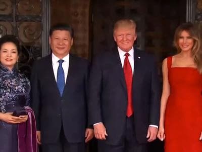 Slika uz članak: Xija ob prihodu v ZDA pozdravil Trump