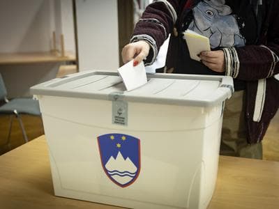 Slika uz članak: Vlada pred razpisom referenduma s podporo uveljavitvi interventnega zakona