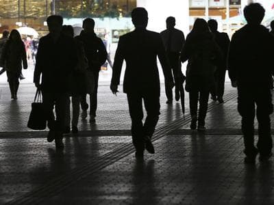 Slika uz članak: "A ni nobene tanjše?" Kaj otroku sporočamo, ko pred njim podvomimo o knjigi.