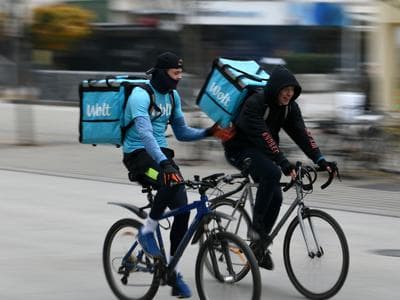 Slika uz članak: Dostavljavci Wolta na ulice: razmere so nevzdržne, spomnili se bodo tudi umrlega kolega