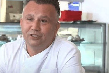 Slika uz članak: (FOTO) Sjećate li se Malika iz “Oca na službenom putu”: Danas živi potpuno drugačijim životom i oženjen je Ruskinjom