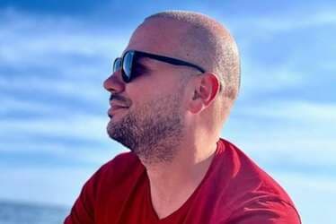 Slika uz članak: “SVE SAM MU OPROSTIO” Pjevač sa 16 godina doživio ogromnu porodičnu tragediju, otkrio kako se osjećao