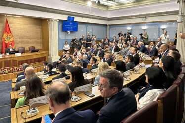 Slika uz članak: “NAS NEĆE NIKO REKETIRATI” Hrvatska traži od Crne Gore da joj isplati 2,7 milijardi dolara za vojnu imovinu, ali na račun Srbije
