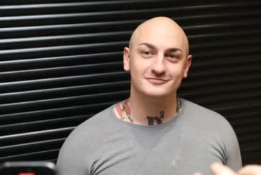 Slika uz članak: HAOS U PINKOVIM ZVEZDAMA Bosanac žestoko udario na Desingericu, pa takmičarki poručio da liči na Monicu Bellucci