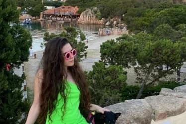 Slika uz članak: (FOTO) Dobila ju je u braku sa uglednim novinarem: Ovo je kćerka Nikoline Pišek kojoj je izrečena kazna, po zanimanju je doktorica