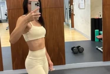Slika uz članak: (FOTO) Skinula se u teretani i napravila haos: Žena Miloša Bikovića u topi i šortsu, izdefinisana od glave do pete