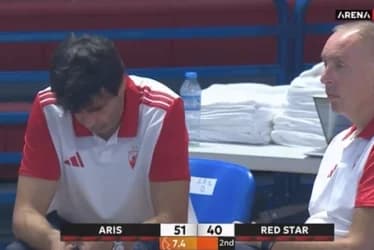 Slika uz članak: (FOTO) MILOŠ TEODOSIĆ USLIKAN NAKON POMIRENJA SA BIVŠOM Zabrinuto gleda u pod, telefon ne ispušta iz ruku, evo gde se nalazi