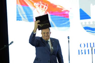 Slika uz članak: Dodik ponovo prijeti i traži ukidanje Suda i Tužilaštva BiH: “Neće oni biti inkvizicija za Republiku Srpsku”
