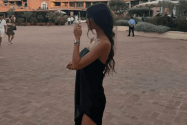 Slika uz članak: (FOTO) DUBOKI ŠLIC SVIMA MAMI POGLED Đina Džinović krstari jahtom sa majkom i očuhom, objavila fotografije sa ovog mjesta