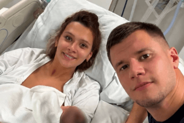 Slika uz članak: (FOTO) “Sinoć smo postali bogatiji za još jednog člana” Porodila se Lena Čola, sinu dala ime MOĆNOG ZNAČENJA