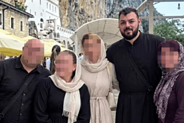 Slika uz članak: “Radi ono za šta te je Bog stvorio” Sloba Vasić se oglasio nakon fotografije u mantiji
