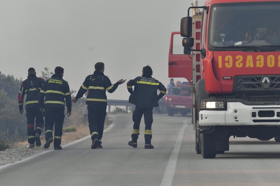 Slika uz članak: Konačno sigurni; požar na Braču i službeno lokaliziran, vatrogasci se povlače nakon 10 dana borbe, ostaje ih šačica