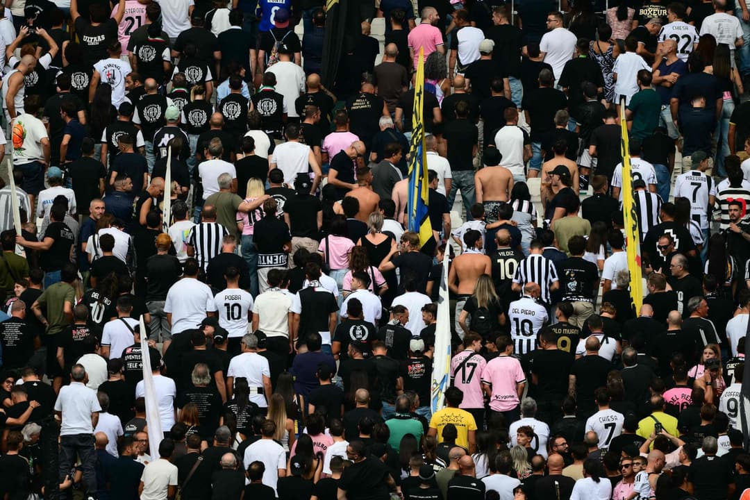 Slika uz članak: Juventus kažnjen nakon što su navijači prekinuli minutu šutnje za Mazzolu: ‘Nikakvo rivalstvo ne može opravdati...‘
