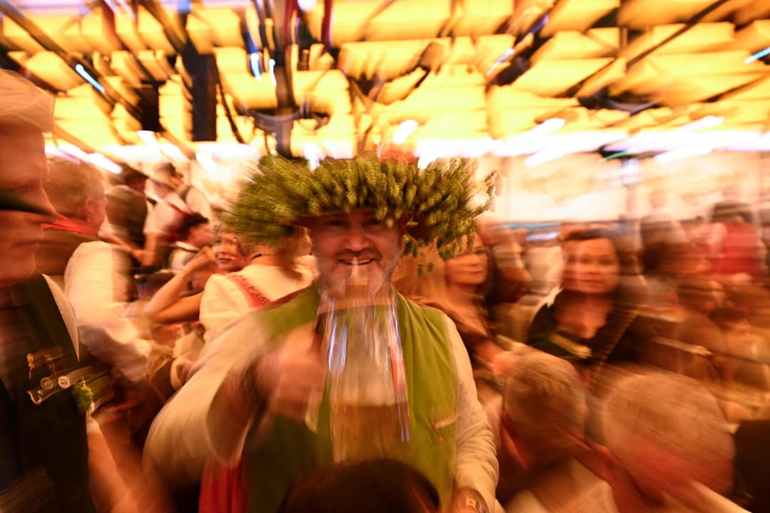 Slika uz članak: Povratio u taksiju pa poludio zbog računa. Pijanom gostu Oktoberfesta nije bilo dosta, zgrabio je sjekiru