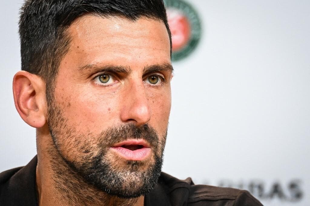 Slika uz članak: (VIDEO) Novak Đoković pogođen u glavu: Teniser doživio neprijatnu situaciju pred publikom, nejgova reakcija mnoge iznenadila