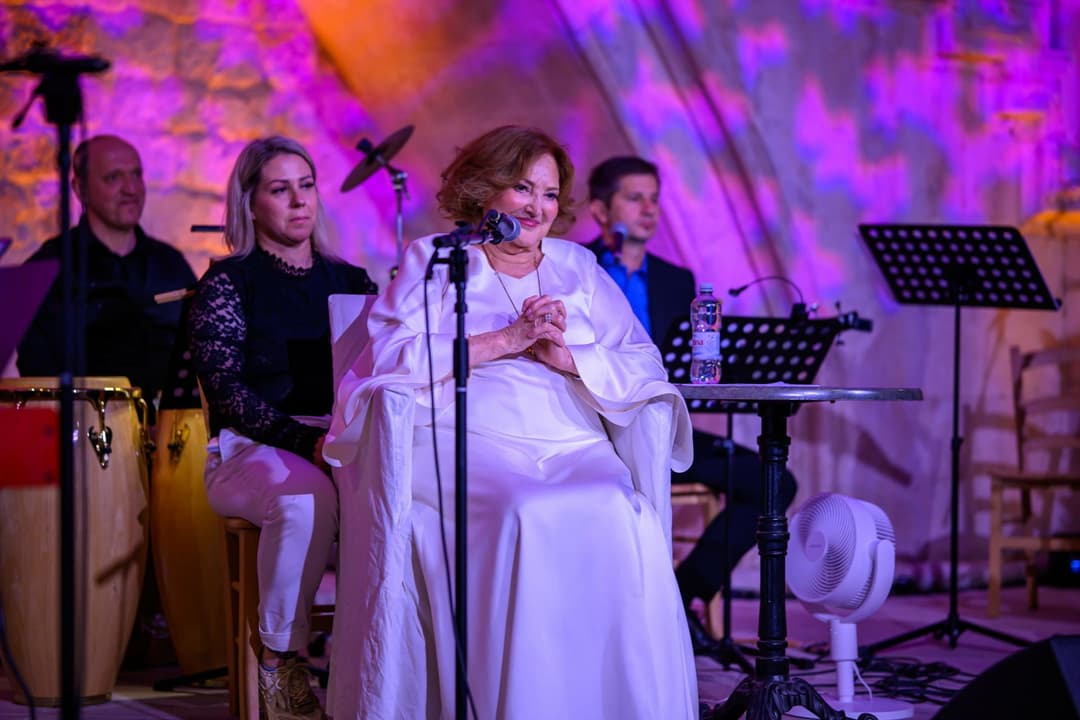 Slika uz članak: Tereza Kesovija bila na intenzivnoj, no sad je bolje. Danas joj je rođendan, javila se iz bolnice: ‘Ne predajemo se!‘