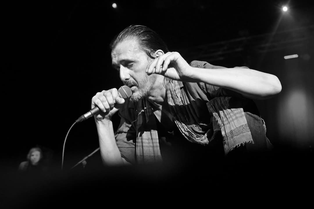 Slika uz članak: Goran Bare i Majke ponovno na malim ekranima: HTV donosi koncert koji je zapalio Dom sportova i ostavio publiku bez daha