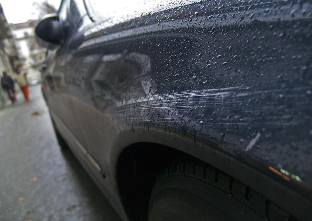 Slika uz članak: Nikad ne biste pogodili tko stoji iza masovnog grebanja auta ključem u Zagrebu. Nastradali su Opel, Golf, BMW,...