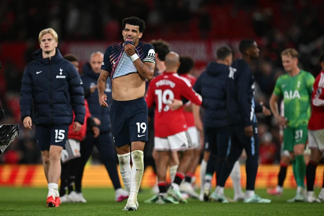 Slika uz članak: Kaos na Old Traffordu: nakon tučnjave i isključenja igrača Tottenham u sudačkoj nadoknadi došao do boda