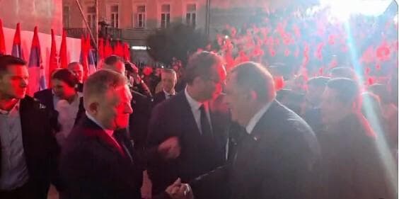 Slika uz članak: Slovački premijer nepozvan se pojavio u Novom Sadu i na srpskom jeziku podržao Vučića uoči izbora!