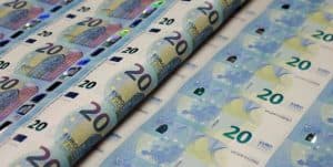 Slika uz članak: Евро пао на најнижи ниво за 17 месеци због политичких ризика у Француској и Шпанији