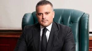 Slika uz članak: Davor Macura vraćen sa podgoričkog aerodroma, uručeno mu rešenje o zabrani ulaska u Crnu Goru