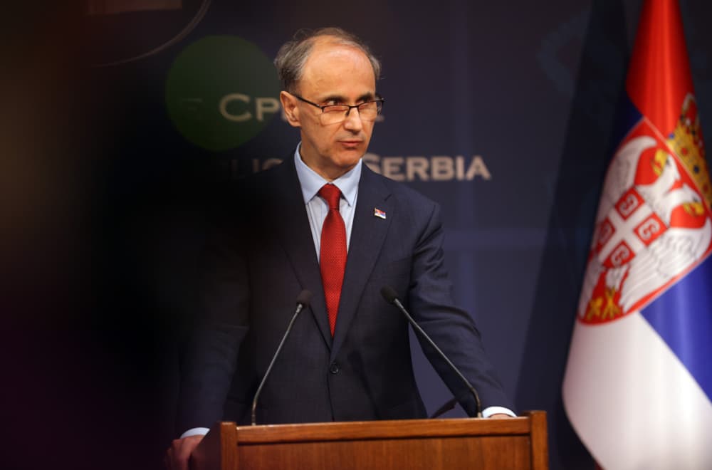 Slika uz članak: Sarajevo zabranilo prelet Macutu; On poručio da ide automobilom: "Važno mi je da budem sa našim narodom"