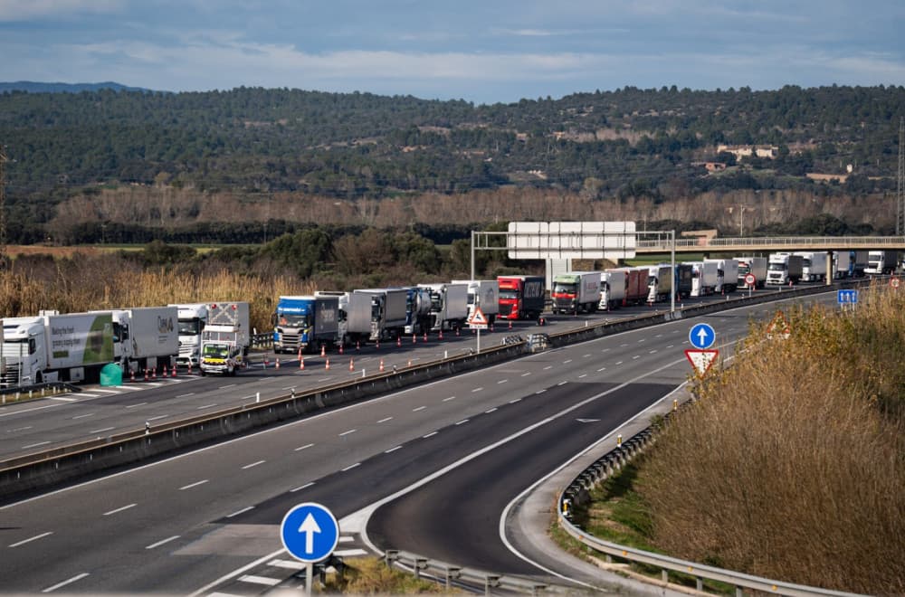 Slika uz članak: Teretna vozila čekaju sedam sati na izlazu iz Srbije na Batrovcima