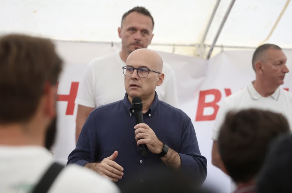 Slika uz članak: Vučević posetio Raški okrug: "Nastavićemo da gradimo auto-puteve i brze saobraćajnice"