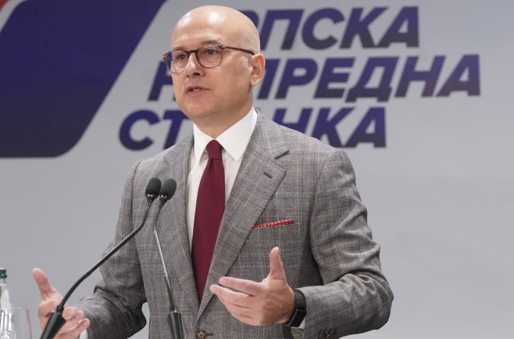 Slika uz članak: Vučević se oglasio posle skupa u Kragujevcu: "Narod se pita, Srbija ide napred" FOTO