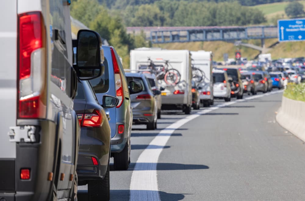 Slika uz članak: Totalni kolaps na auto-putu; Sudar 14 vozila; Ima povređenih; Apsolutno sve stoji FOTO/VIDEO