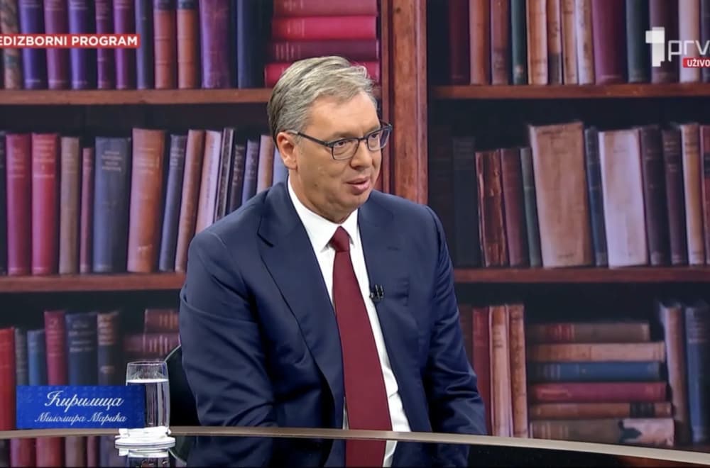 Slika uz članak: Pogledajte što radi Vučić: Građani došli na bankomat pa ostali u šoku