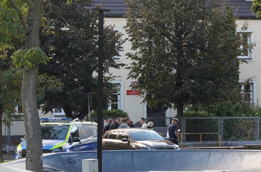 Slika uz članak: Cure strašni detalji iz Poljske: Učenik doneo eksploziv u školu FOTO/VIDEO