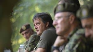 Slika uz članak: Gašić: Kasarne da budu spremne