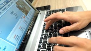 Slika uz članak: Vreme: Plaćeni narodnim novcem, botuju za SNS
