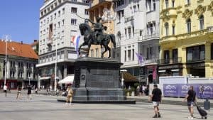 Slika uz članak: U Zagrebu gotovo potpuno obustavljen javni prevoz: Saobraćaju dva tramvaja i jedan autobus