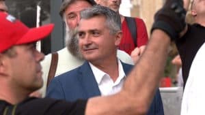 Slika uz članak: (VIDEO) “A SAD ADIO” Vučić priredio oproštajni koktel povodom kraja 2. predsjedničkog mandata, pa naručio pjesmu za protivnike