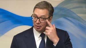 Slika uz članak: Hvali se kilometrima asfalta, a uništio institucije i „otpuzao“ sa Kosova: Da li je Vučić na mestu predsednika Srbije postigao „istorijske uspehe“?