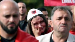 Slika uz članak: Suze zbog Tačija, polupani prozori na zgradi Vlade Kosova i nasrtaj na sedište Euleksa
